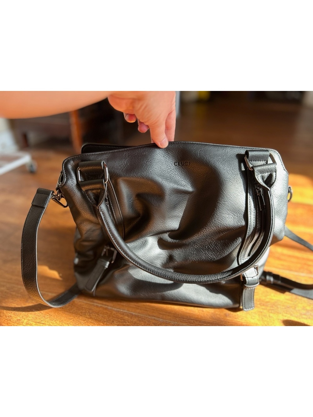 Cluci Black Leather Shoulder Bag with Multiple Compartments
